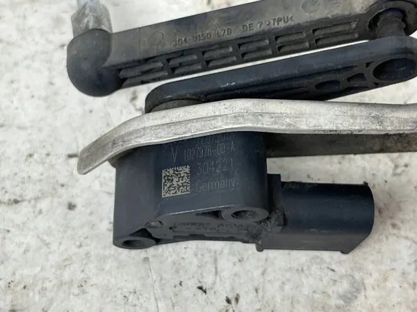 Sensor de Nível Farol Tesla OEM 1027976-00-A Traseiro Direito image 5