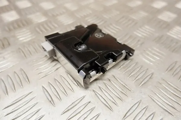 Câmera dianteira OEM 8646C48021 para Lexus RX 2020 image 3