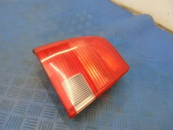 Luz trasera izquierda Volkswagen Passat B5 Sedan image 2