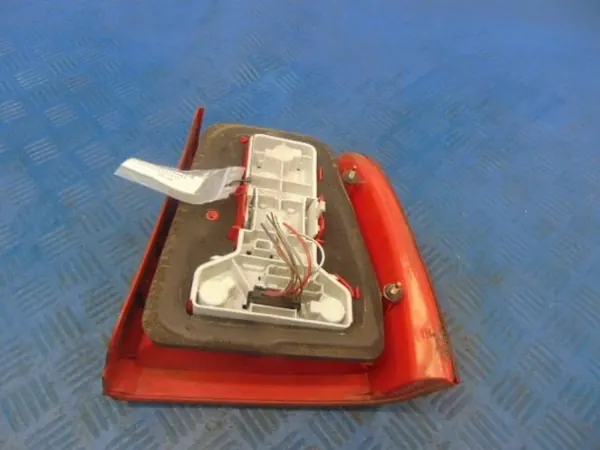 Luz trasera izquierda Volkswagen Passat B5 Sedan image 3