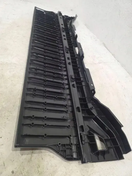 BMW X5 G05 Heckklappenabdeckung OEM 7438172 - Gebraucht image 4