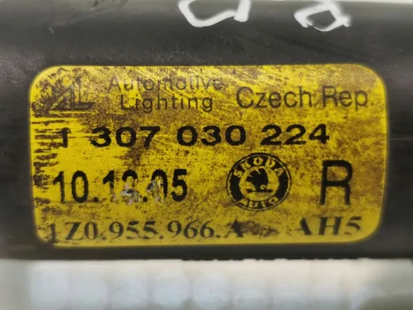 Skoda Octavia Mk2 Ajovalopesu OEM 1307030224 image 3