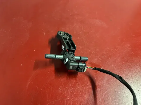 Capteur de pression de carburant BMW X1 U11 2025 9897356 image 2