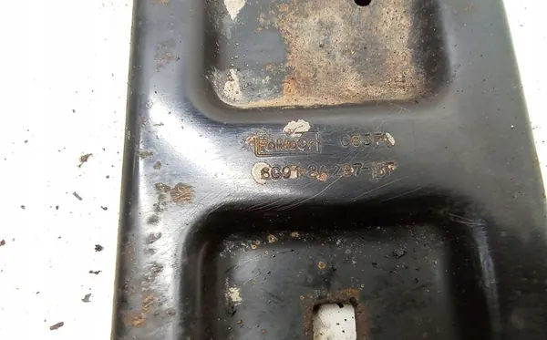 Nedre Kylarfäste Volvo V60 6G918A297BF image 3