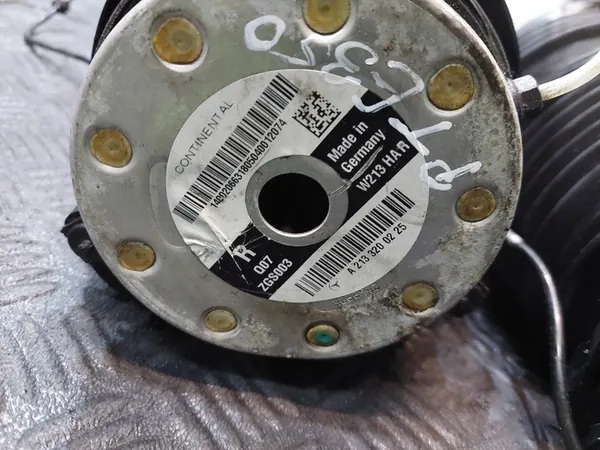 Mola a ar traseira Mercedes E 350 W213 2.0 CGI Hybrid image 5