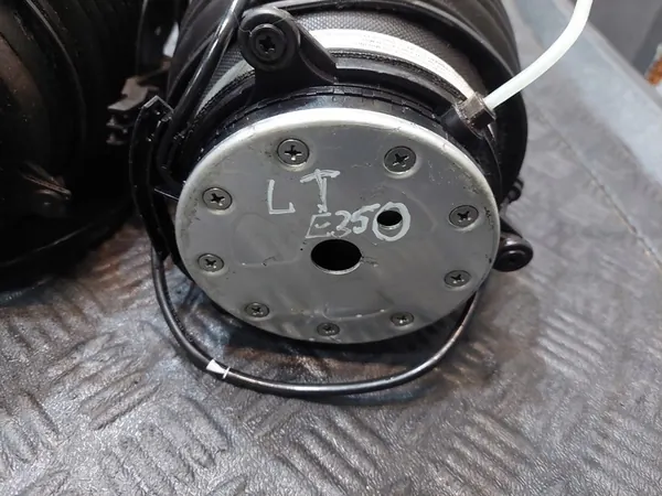 Mola a ar traseira Mercedes E 350 W213 2.0 CGI Hybrid image 6