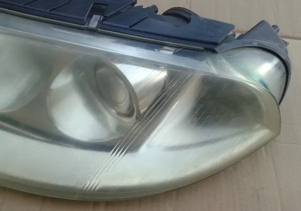 Farol esquerdo dianteiro OEM 3B0941015AK para VW Passat B5 image 3