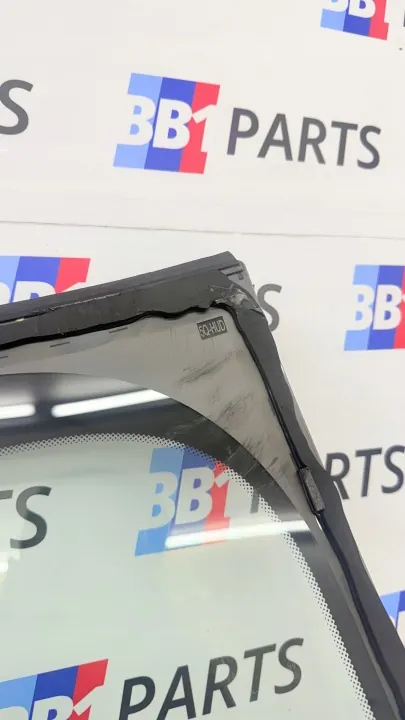 BMW OE BB1 etutuuletin HUD:lla ja Connected Drivella image 10