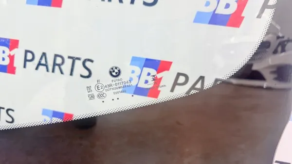 BMW OE BB1 etutuuletin HUD:lla ja Connected Drivella image 6