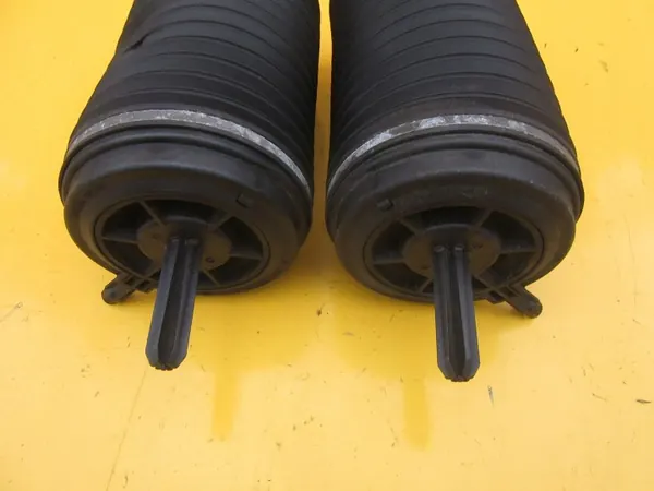 Porsche Macan Achter luchtveer OEM R307515204 image 3