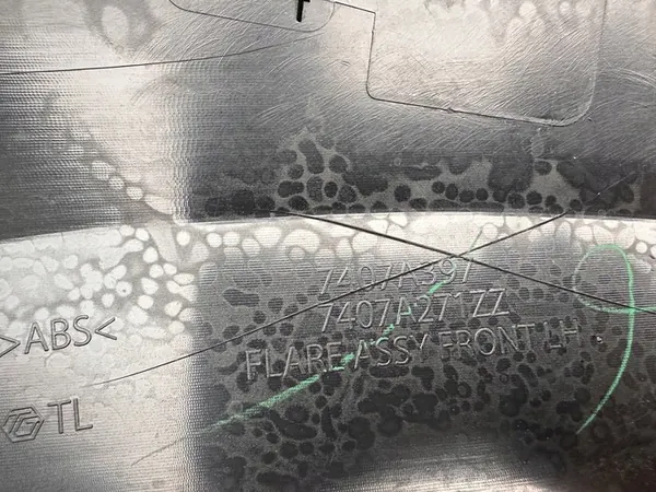 Mitsubishi L200 2015 Moldura de para-lama dianteiro esquerdo OEM 7407A397 image 3