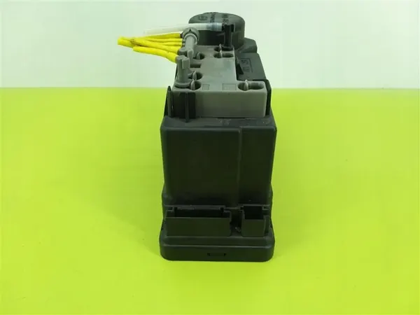 Mercedes centrale vergrendelpomp OEM 2108001748 voor E-Klasse W210 image 4