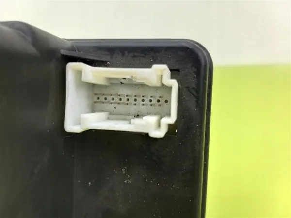 Mercedes centrale vergrendelpomp OEM 2108001748 voor E-Klasse W210 image 6