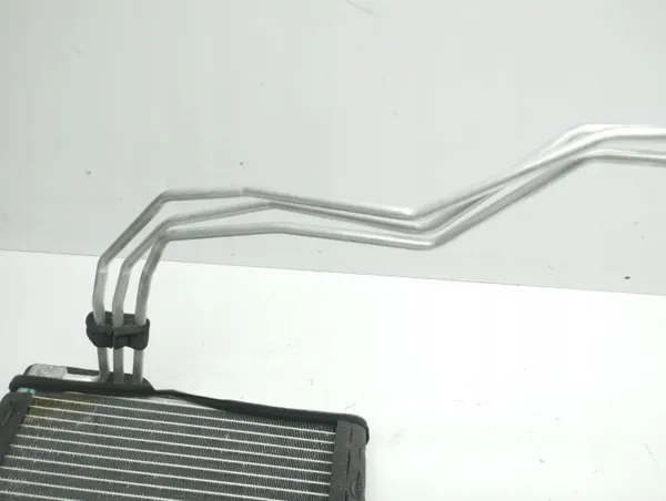 Tesla Model 3 2022 A/C Lämmitysydin OEM 21113000012 image 4