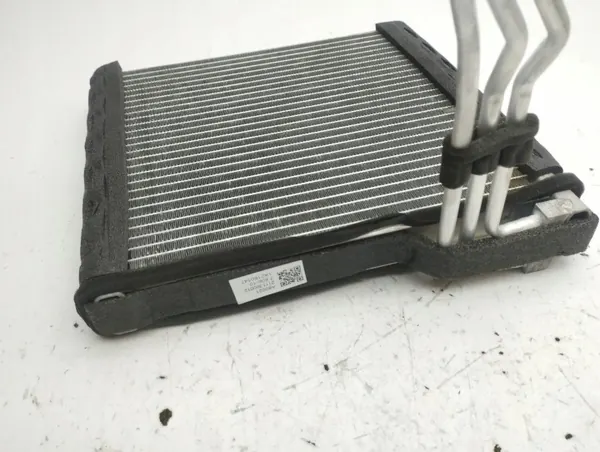 Tesla Model 3 2022 A/C Lämmitysydin OEM 21113000012 image 6