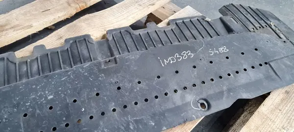 S4 B8 A4 Framskydd 8K0807233B image 4