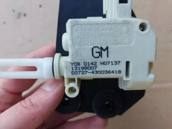 OEM 13199007 Tavaratilan lukkoaktuattori Opel Meriva image 3