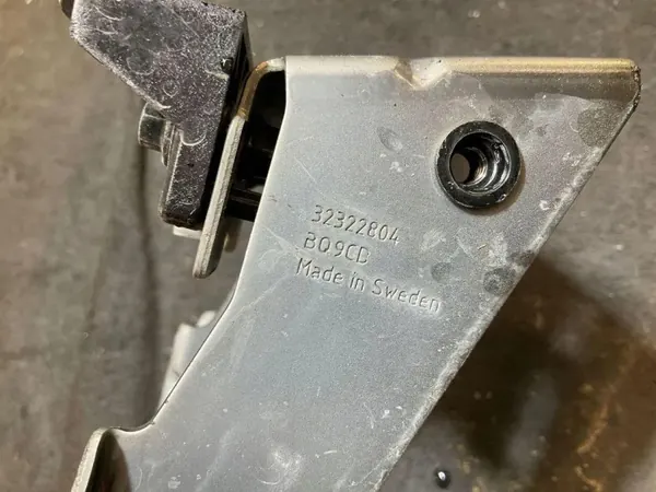Begagnad Volvo OE karossdel OEM 32322804 image 3