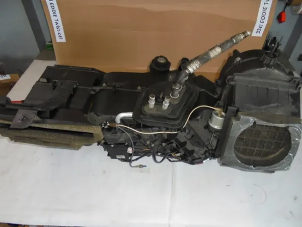 Carcasa del núcleo del calentador OEM 1 para Lincoln Navigator image 2