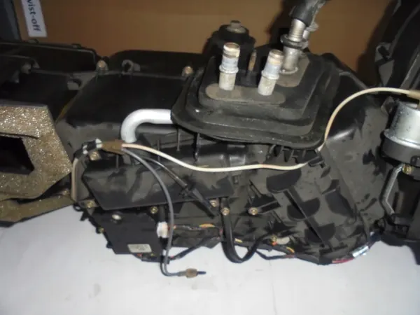 Carcasa del núcleo del calentador OEM 1 para Lincoln Navigator image 3
