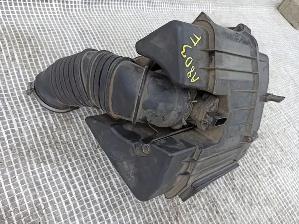 Audi A8 Ilmansuodattimen Kotelo 4E0129620D image 2