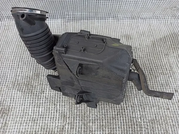 Audi A8 Ilmansuodattimen Kotelo 4E0129620D image 4