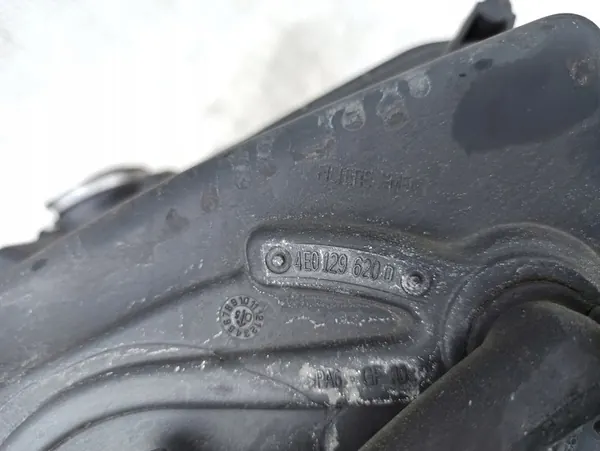 Audi A8 Ilmansuodattimen Kotelo 4E0129620D image 5