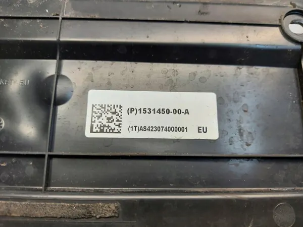Tesla Model Y Heck-Kennzeichenhalter OEM 1531450-00-A image 3