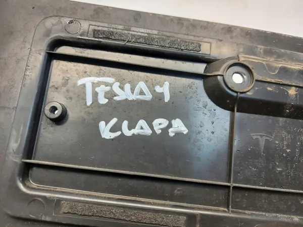 Tesla Model Y Heck-Kennzeichenhalter OEM 1531450-00-A image 4
