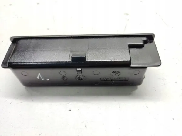 BMW 3 E46 Framaskfäcksinsats OEM 8229175 image 3