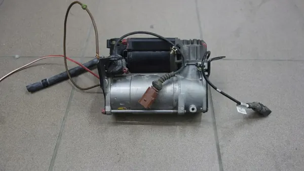 Compressore Sospensione Audi A8 D3 TDI image 3
