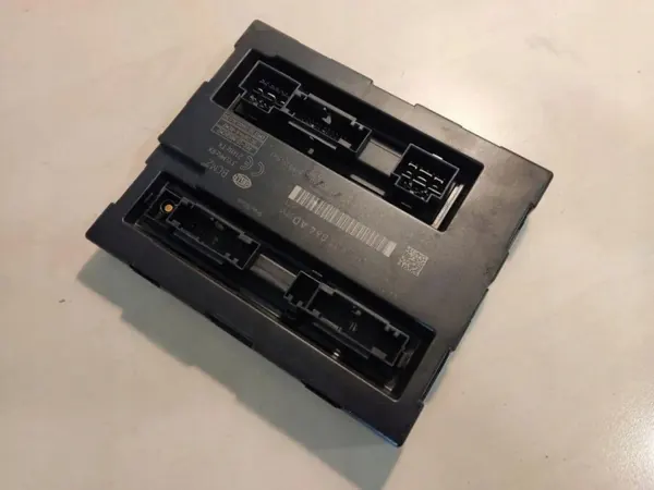 Audi A8 D2 Mukavuusmoduuli OEM 4H0907064AD Käytetty image 5