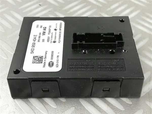 VW Jetta 5C6 Comfortmodule 2015-2018 OEM image 1