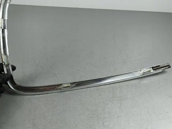 Joint de vitre latérale Maserati Levante OEM DXB70033373 image 6