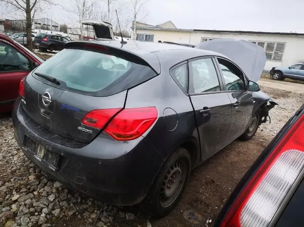 Opel Astra Motorstyrning 2009 1.4L 12634556 image 8