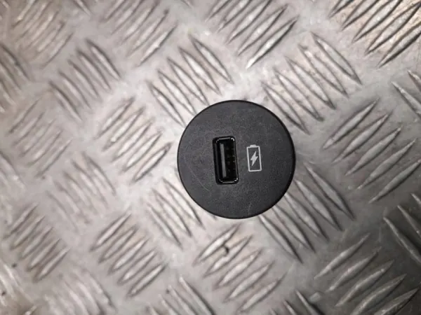 USB-portti OEM 5802012268 Iveco Daily VI Lift 2021 image 2