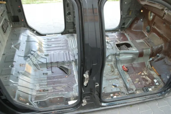 Nissan OE 7895 Kori Ohjaamo Navara D40:lle image 6