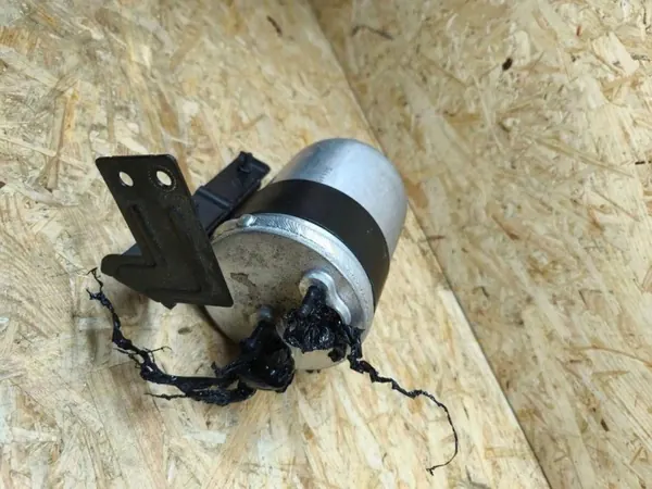 Secador AC KIA EV6 OEM T301730942 - Usado image 3