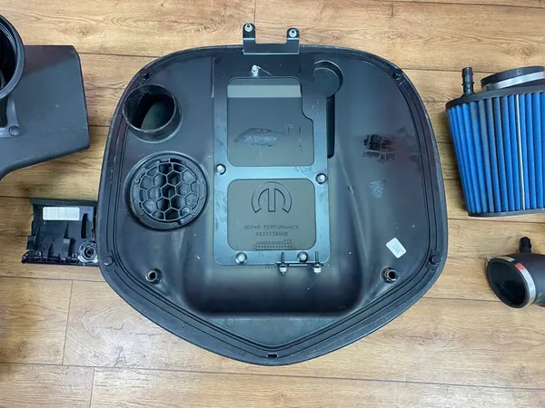 Kit de filtre à air Shaker Dodge Challenger 2015+ OEM image 7