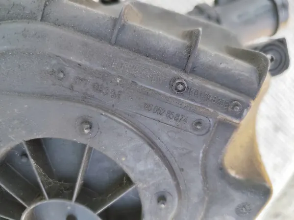 AUDI A8 D3 3.0 TDI Ilmansuodattimen Kotelo 4E0129620E image 6