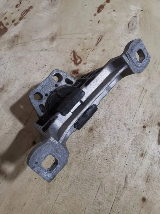 Volvo Moottorin Kiinnitys 31401726 image 3