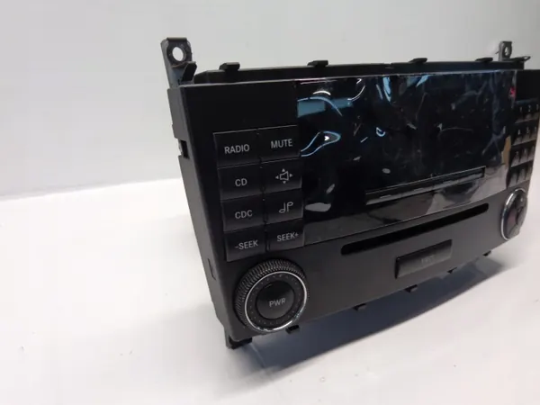 Rádio CD Mercedes C W203 OEM 2038705189 - Usado image 3