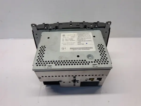 Rádio CD Mercedes C W203 OEM 2038705189 - Usado image 6