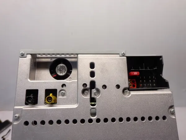 Rádio CD Mercedes C W203 OEM 2038705189 - Usado image 9