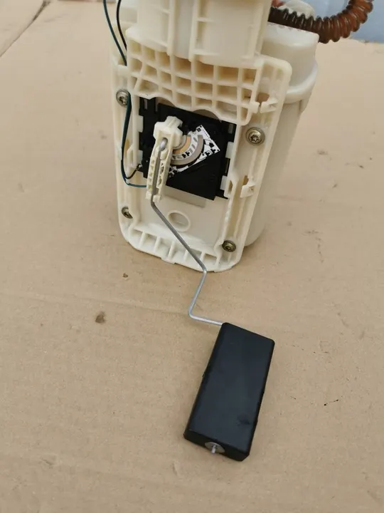 Brandstofpomp Drijver Audi TT 8N 8L0919051B image 2