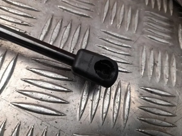 Kaasujousi OEM 5E7827552A Škoda Octavia Mk4 Combi:lle image 3