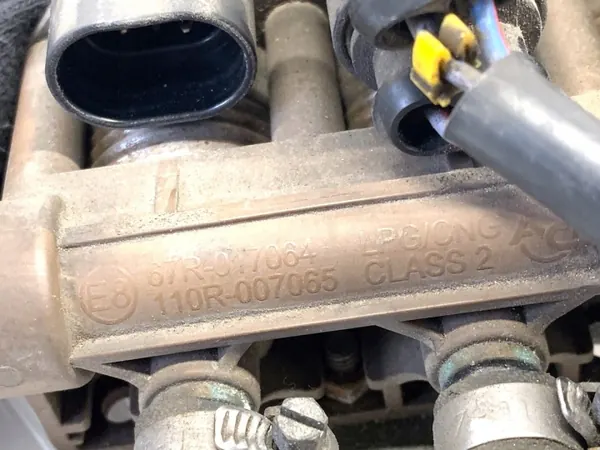 Injector GPL OEM 67R-017064 - Estado Usado image 4