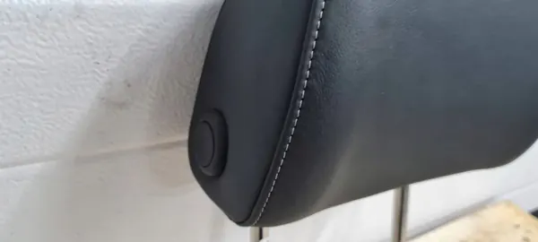 Appuie-tête gauche avant OEM KTS31301 en cuir image 3