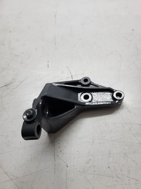 Support de fixation avant droit Iveco Daily OEM 5801260396 image 2