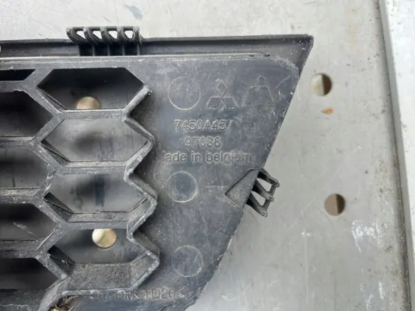 Grille Mitsubishi OE 7450A457 pour Colt Lift 2008-2012 image 3